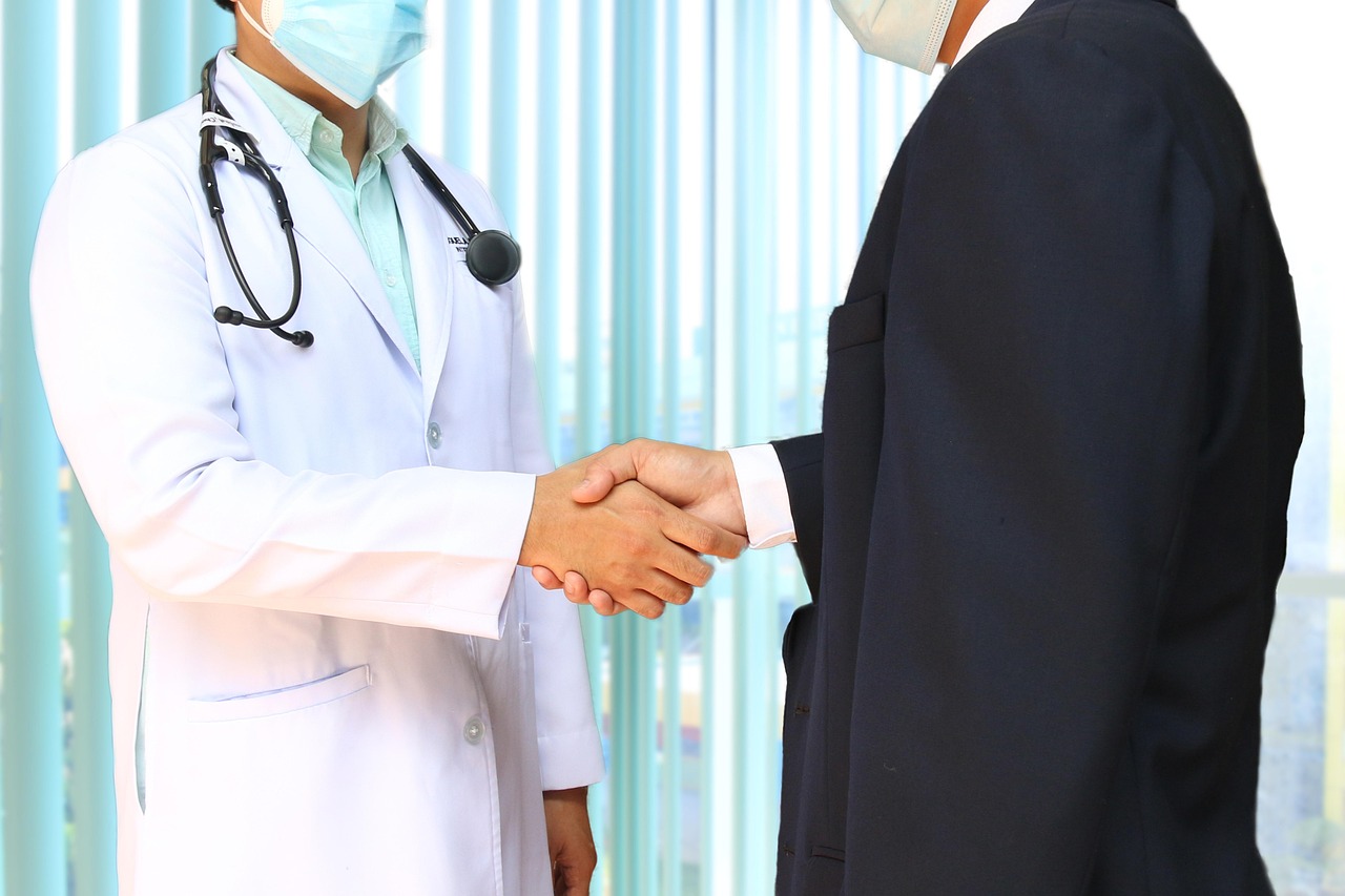 doctor, patient, handshake, administrator, businessman, agreemet, hospital, clinic, doctor and administration, doctor and patient, closeup, doctor, doctor, doctor, doctor, doctor, patient, patient